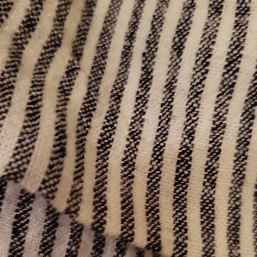 Womens Sleeveless Blouse~Gray & White NEW - Picture 3 of 7